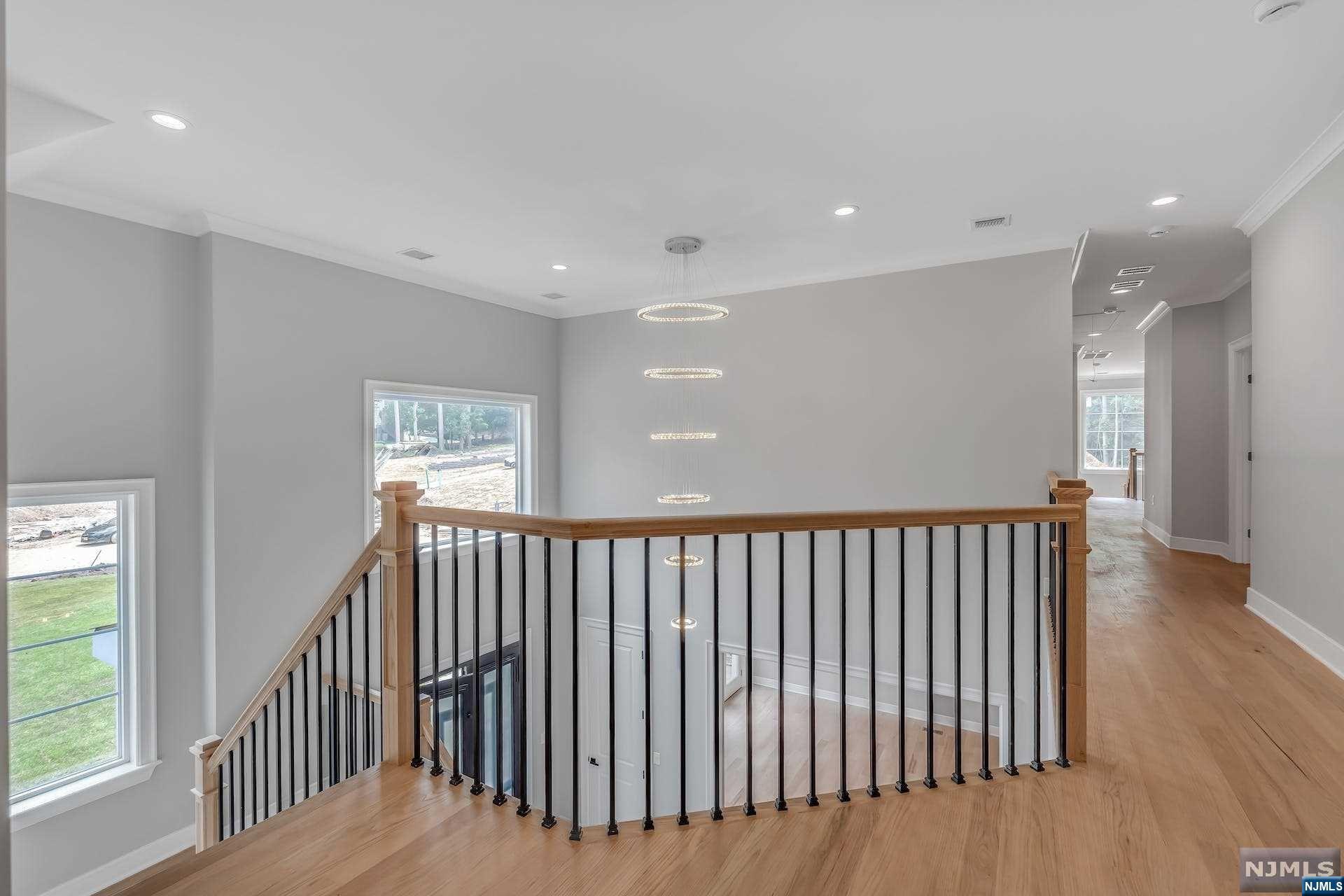 1 Sandstone Court