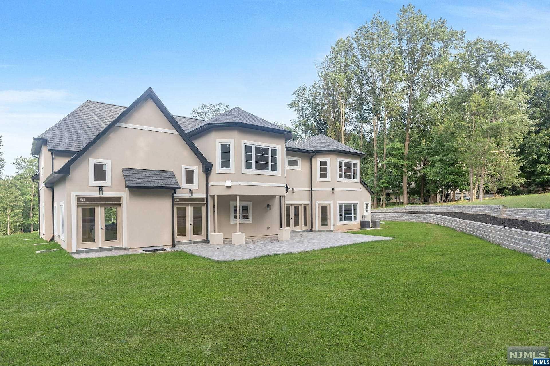 2 Sandstone Court