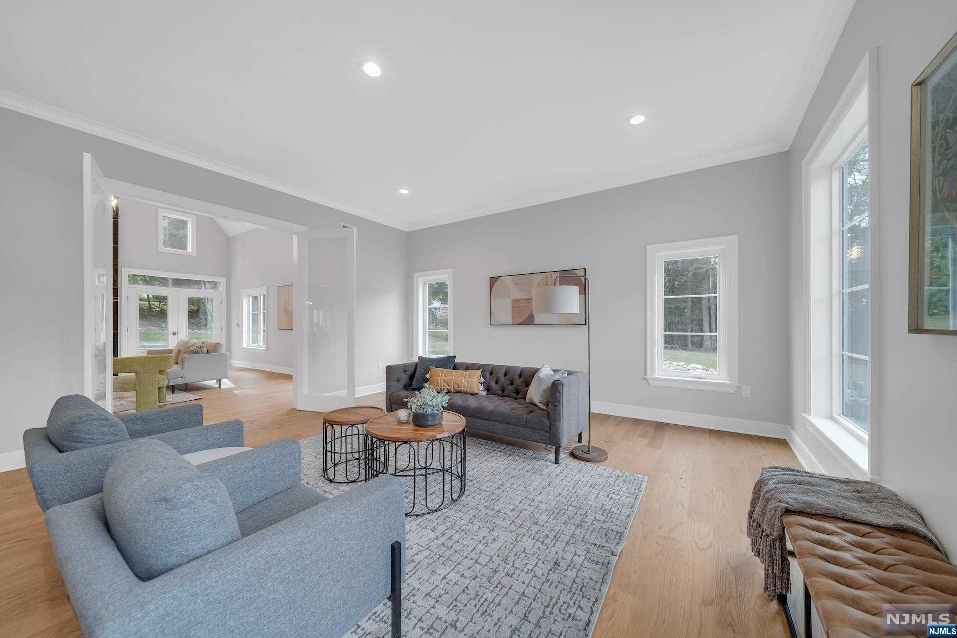 2 Sandstone Court