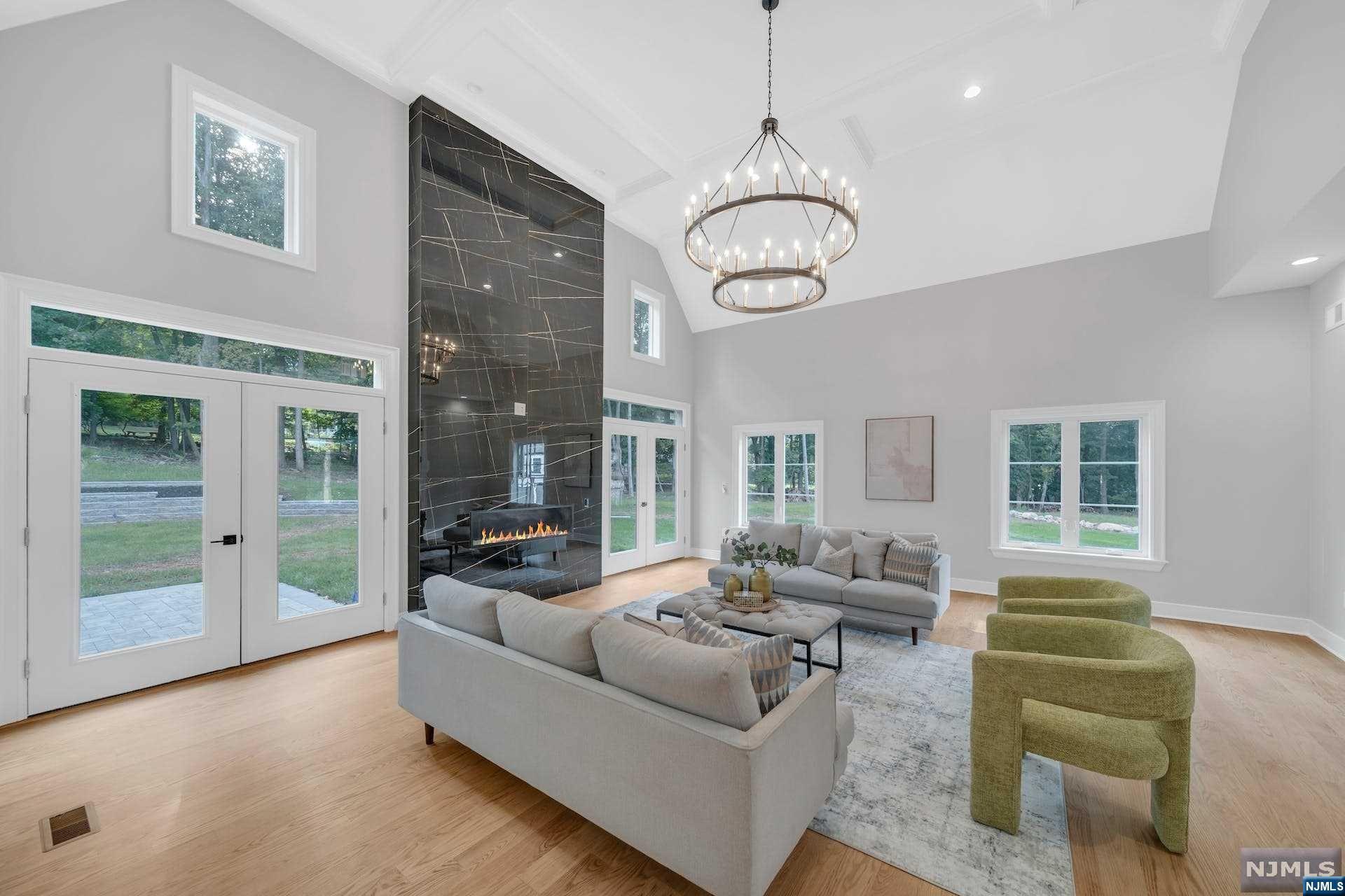 2 Sandstone Court