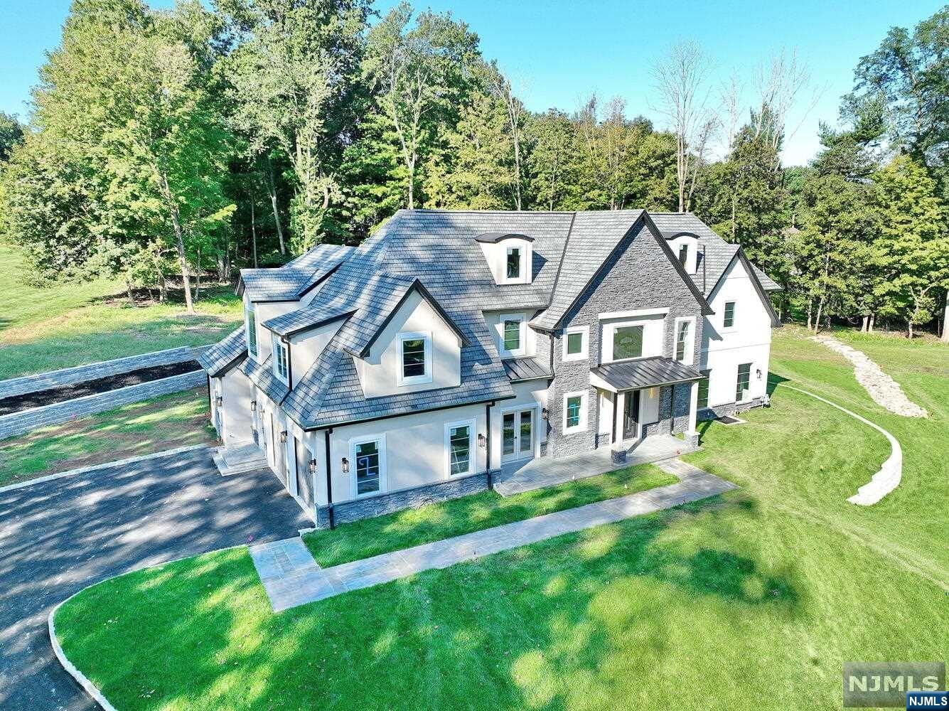 2 Sandstone Court
