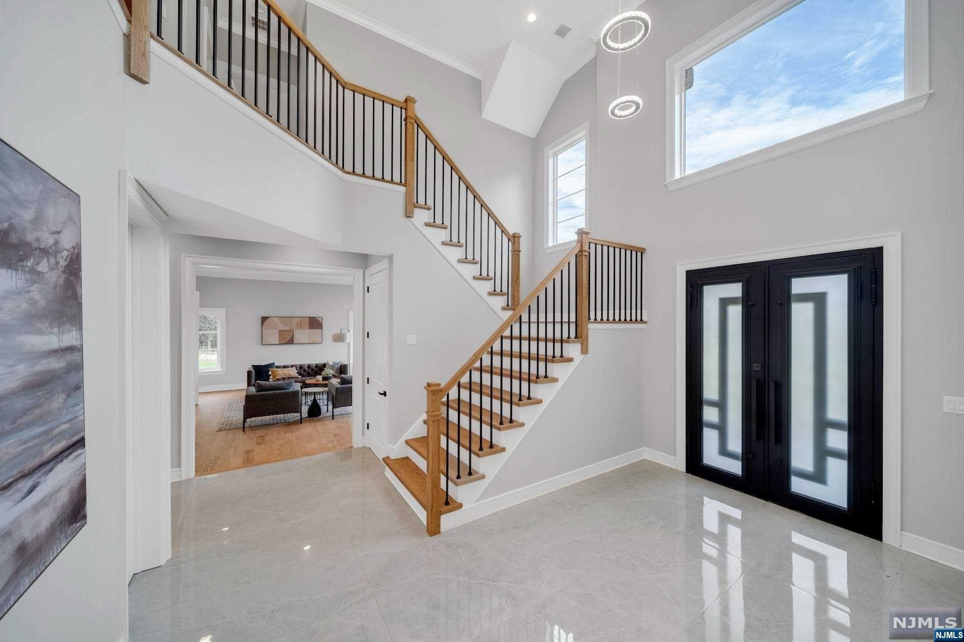 2 Sandstone Court