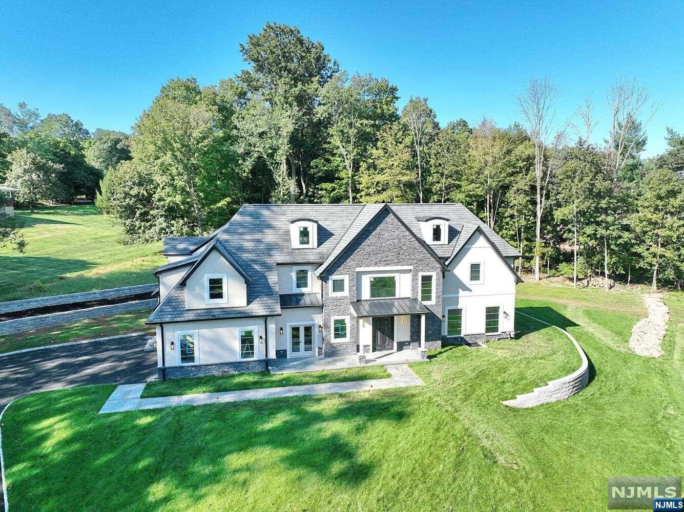 2 Sandstone Court