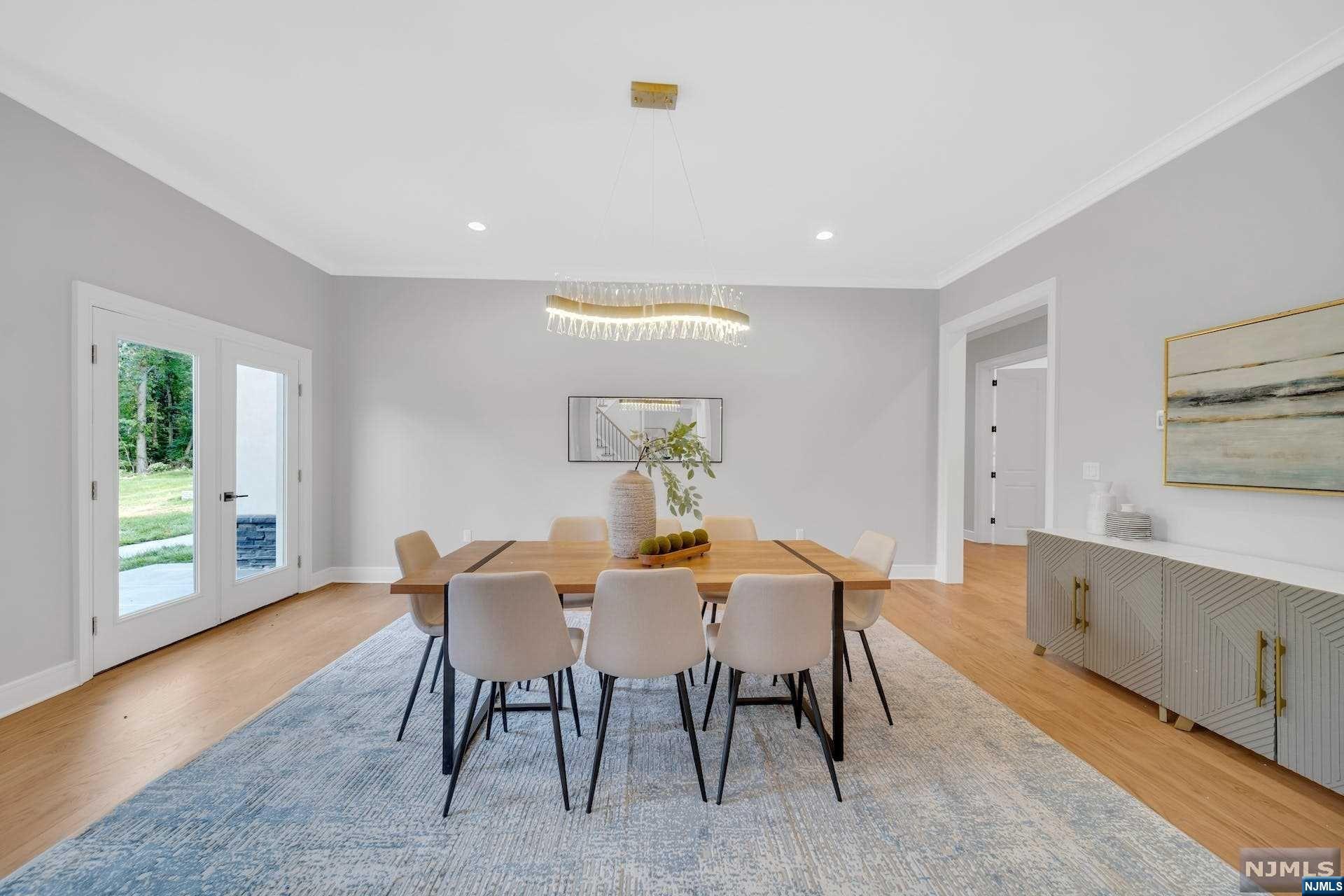 2 Sandstone Court