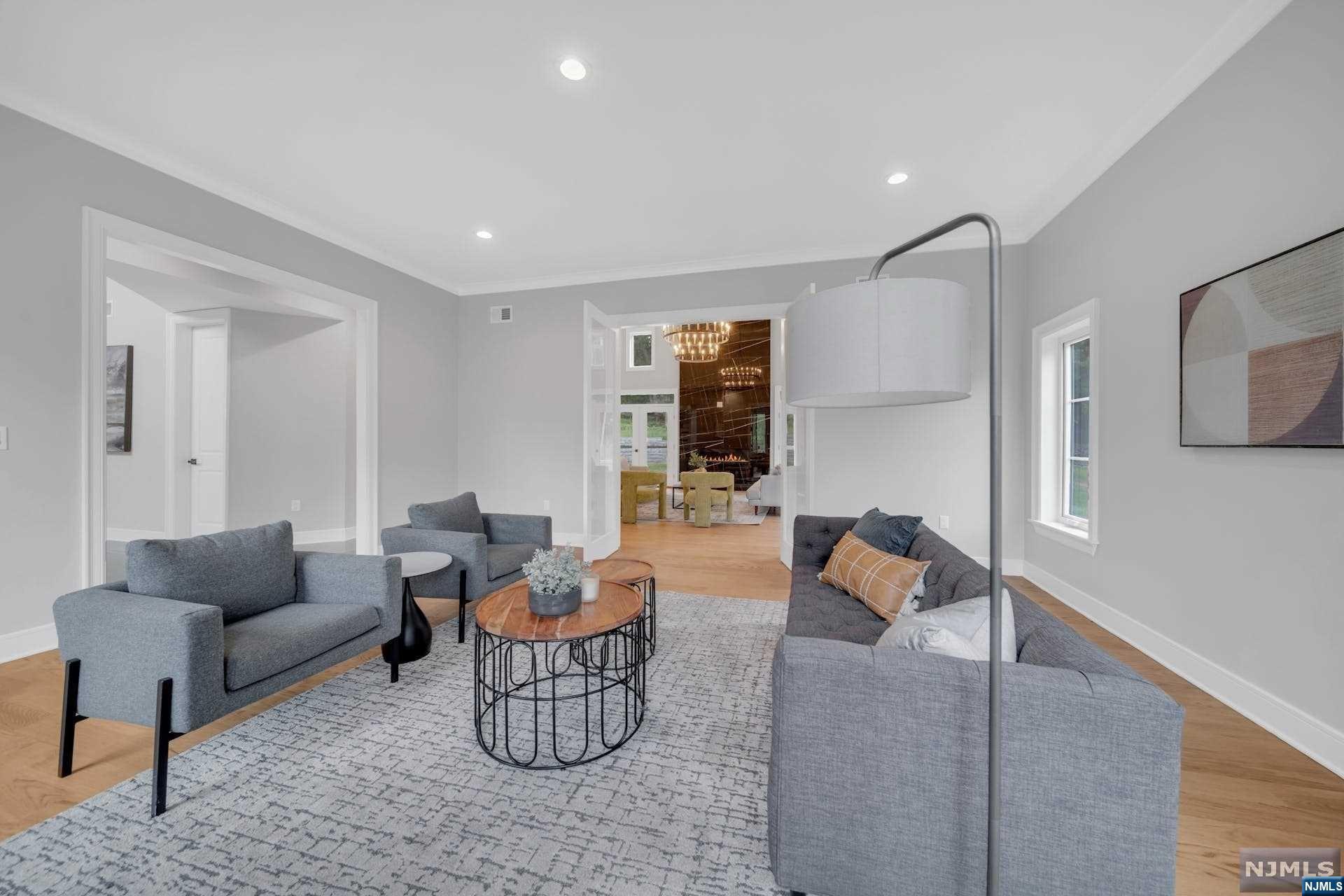2 Sandstone Court