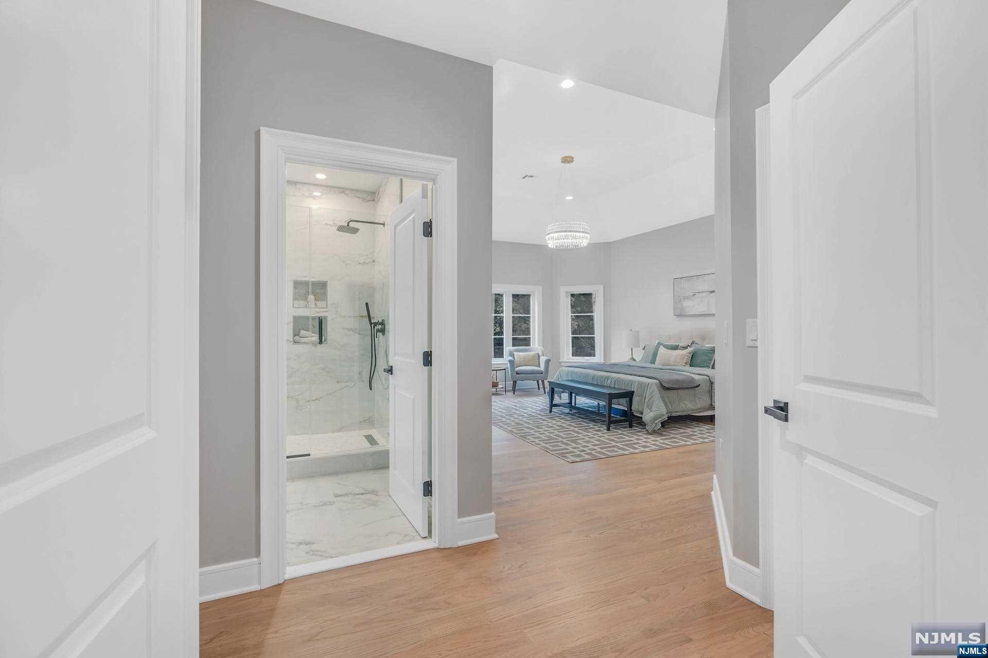 2 Sandstone Court