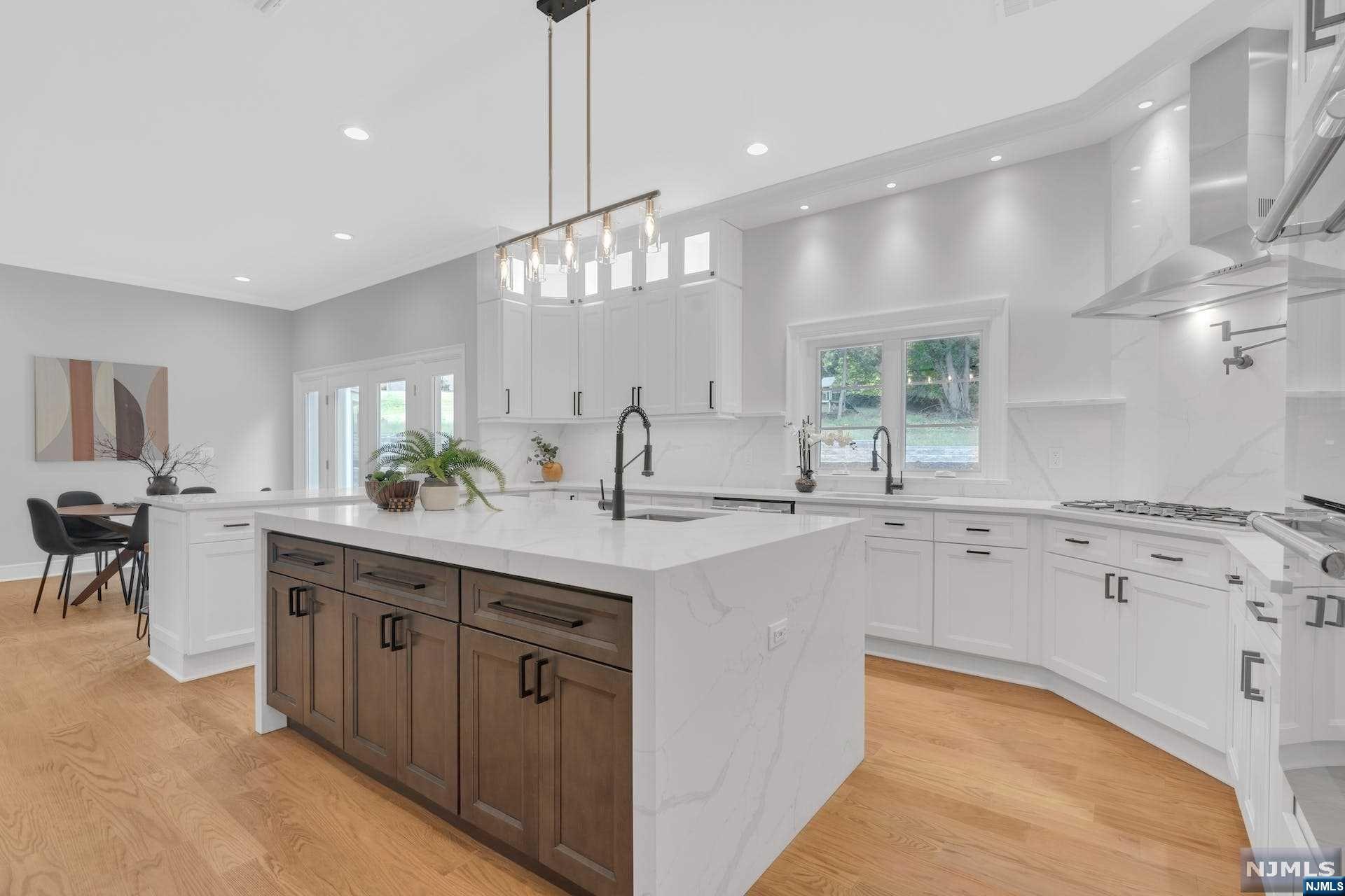 2 Sandstone Court