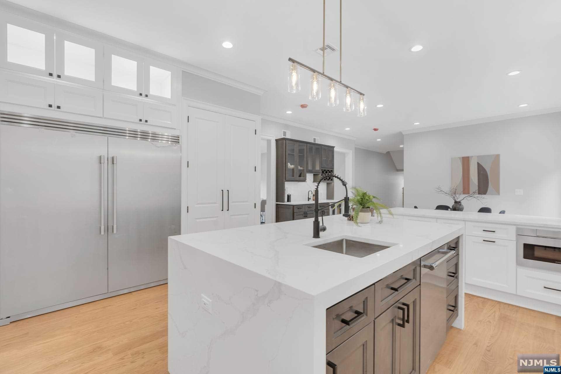 2 Sandstone Court