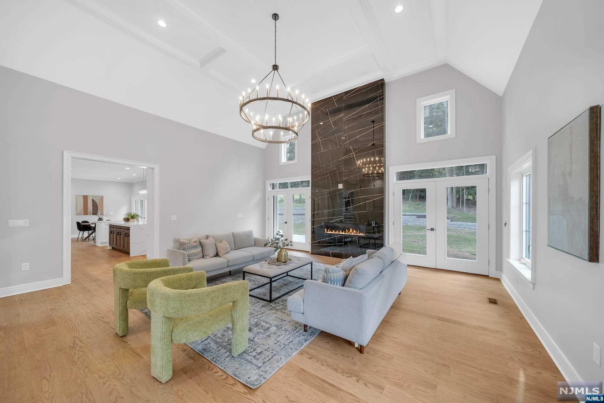 2 Sandstone Court