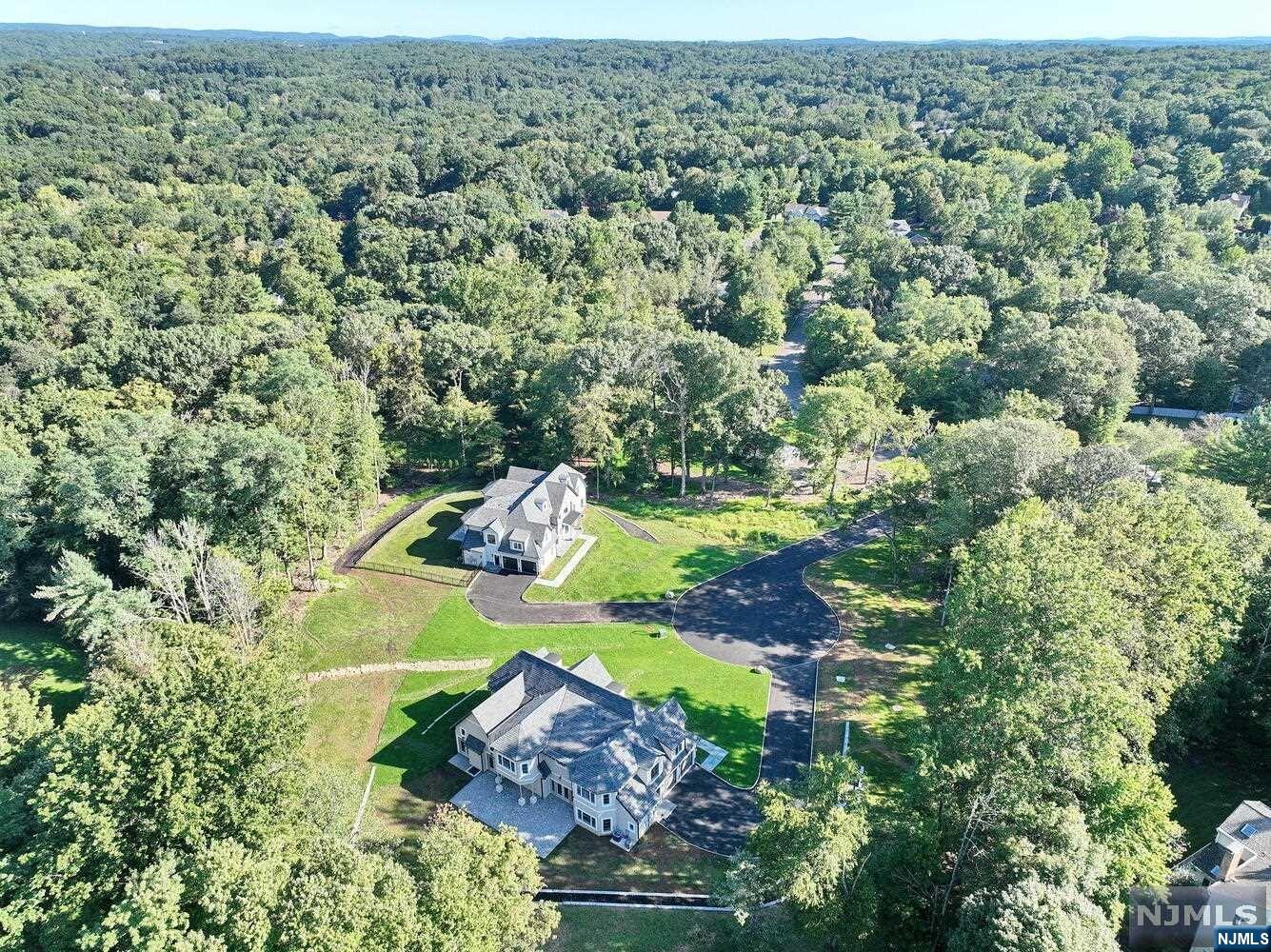 2 Sandstone Court