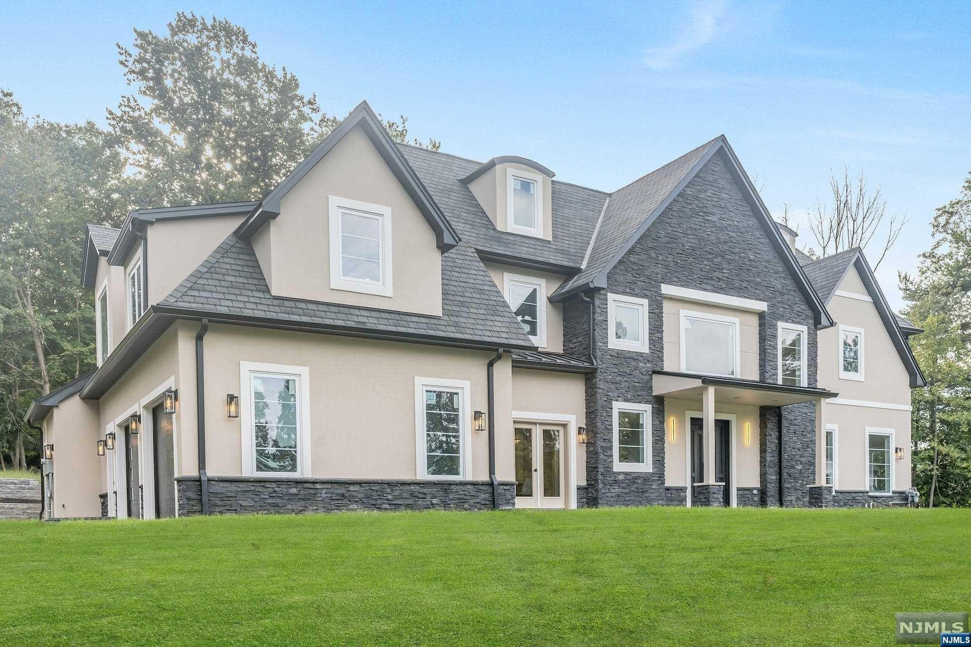 2 Sandstone Court