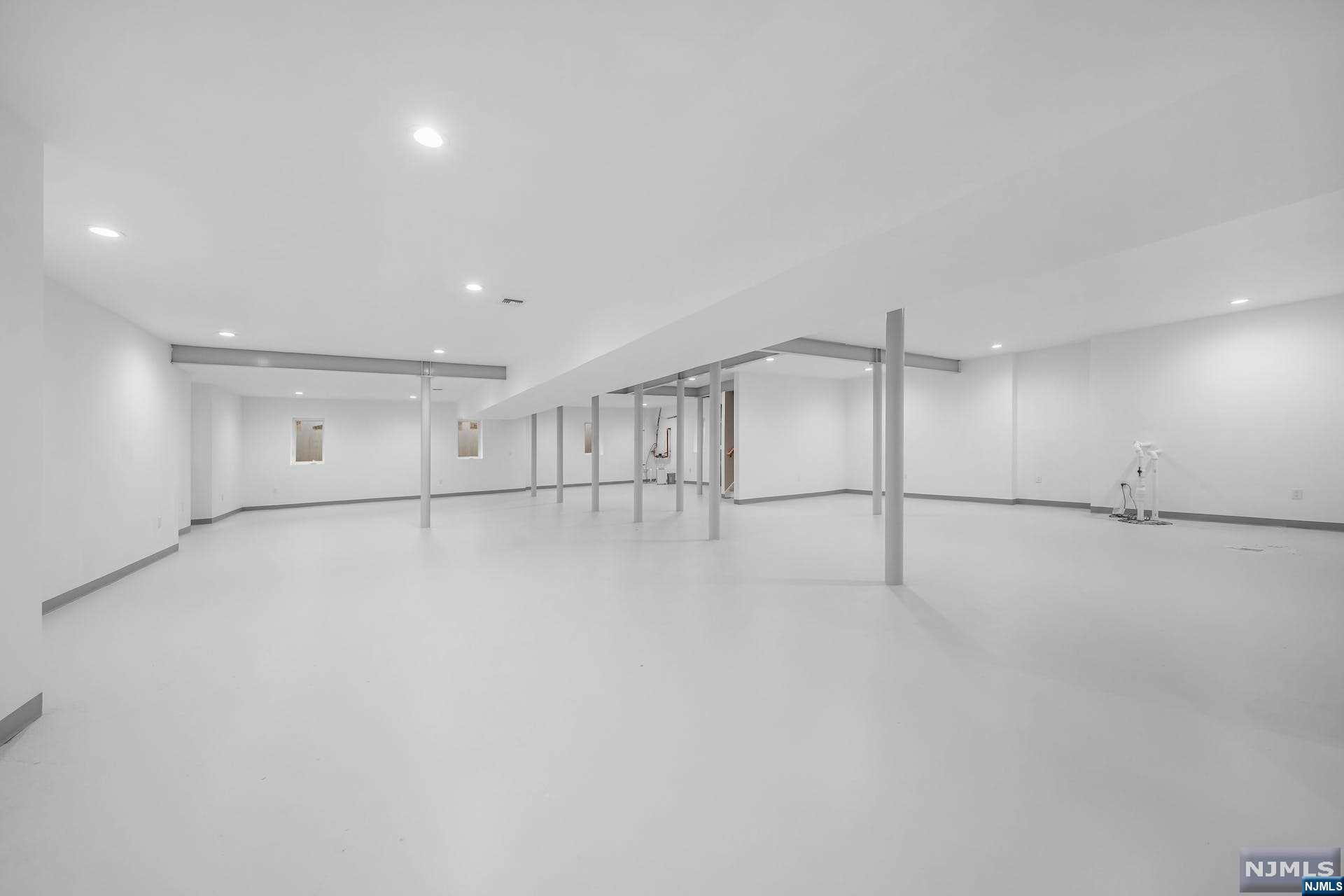 2 Sandstone Court