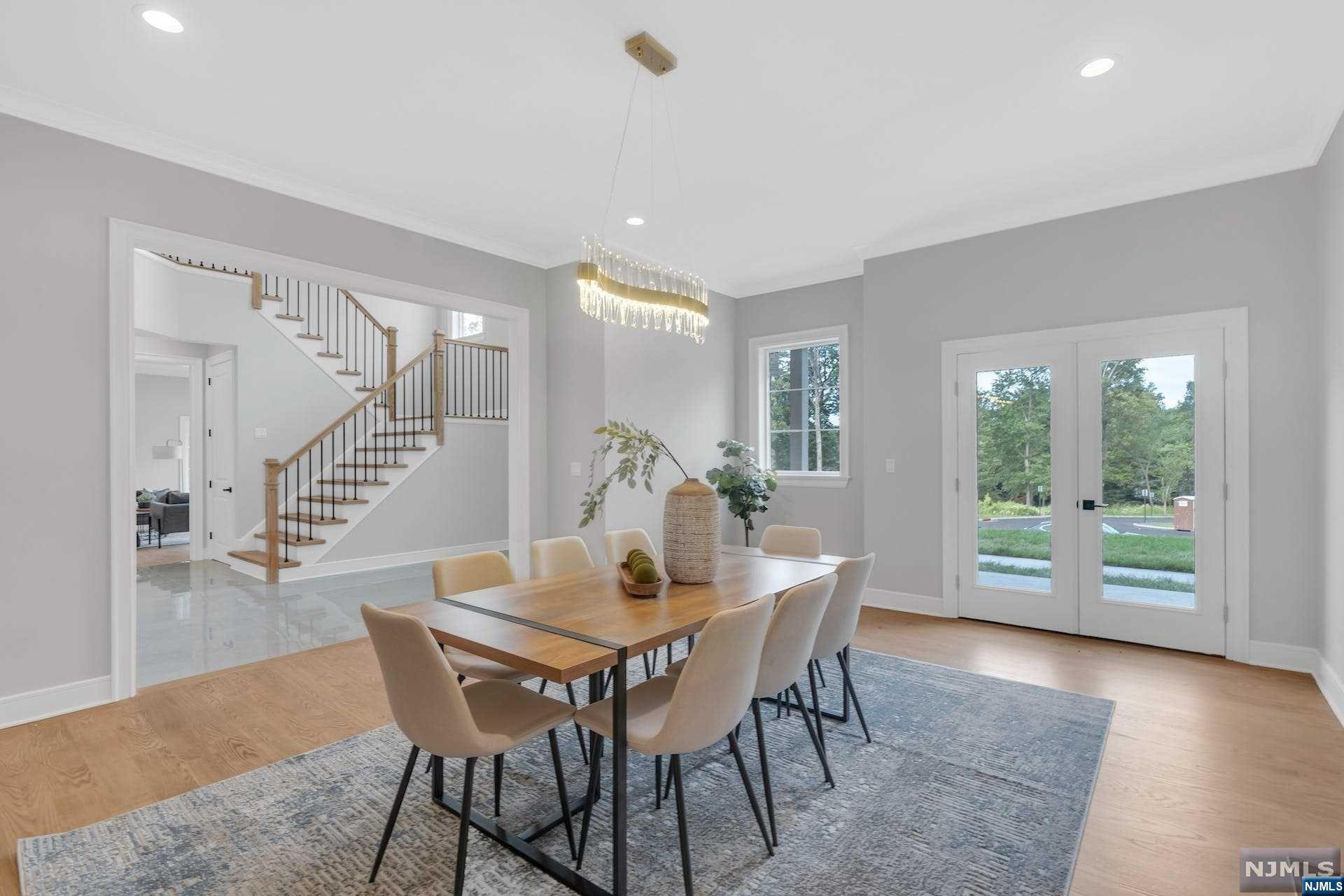 2 Sandstone Court