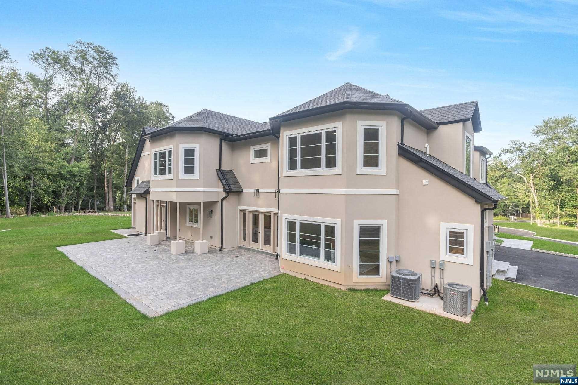 2 Sandstone Court