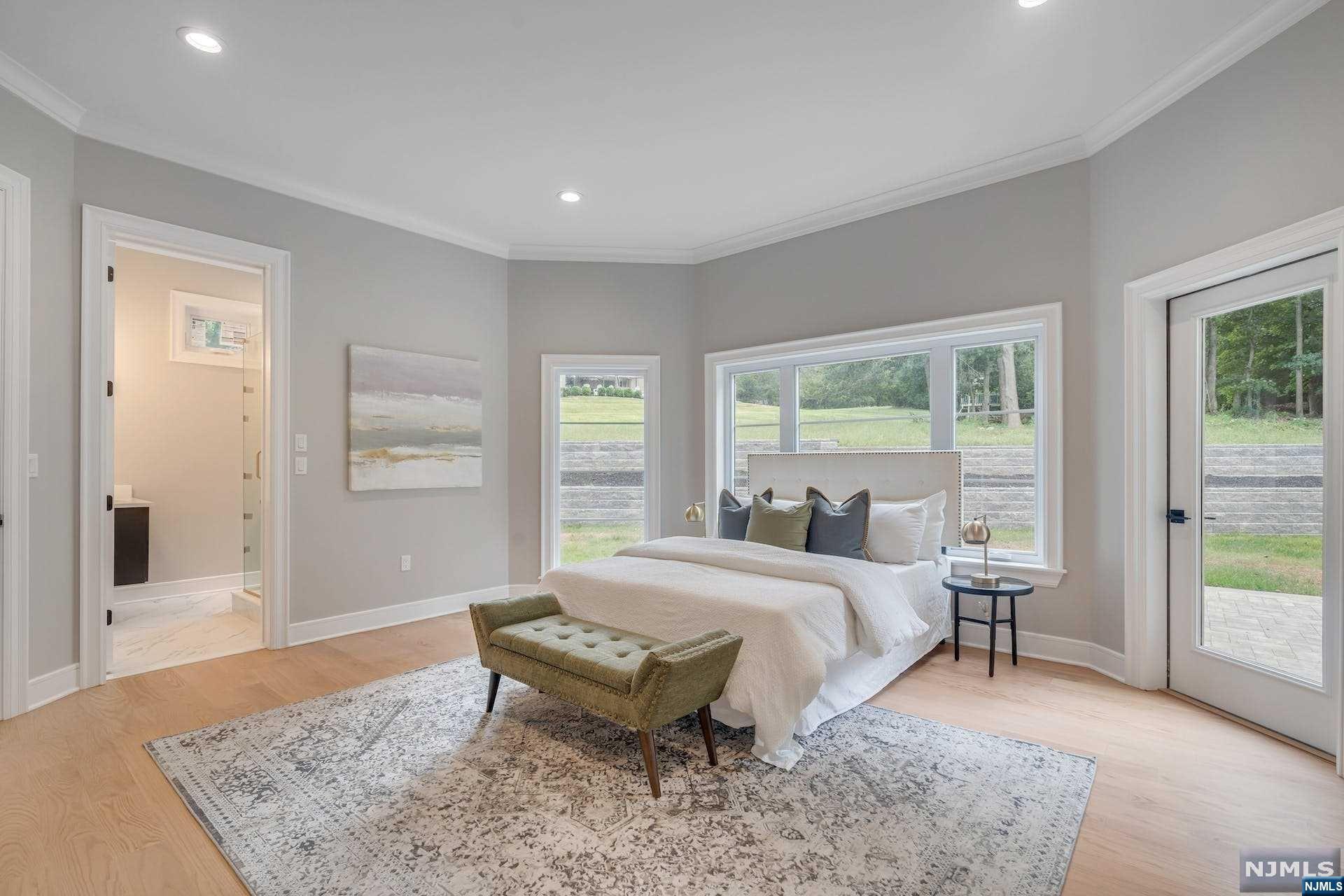 2 Sandstone Court