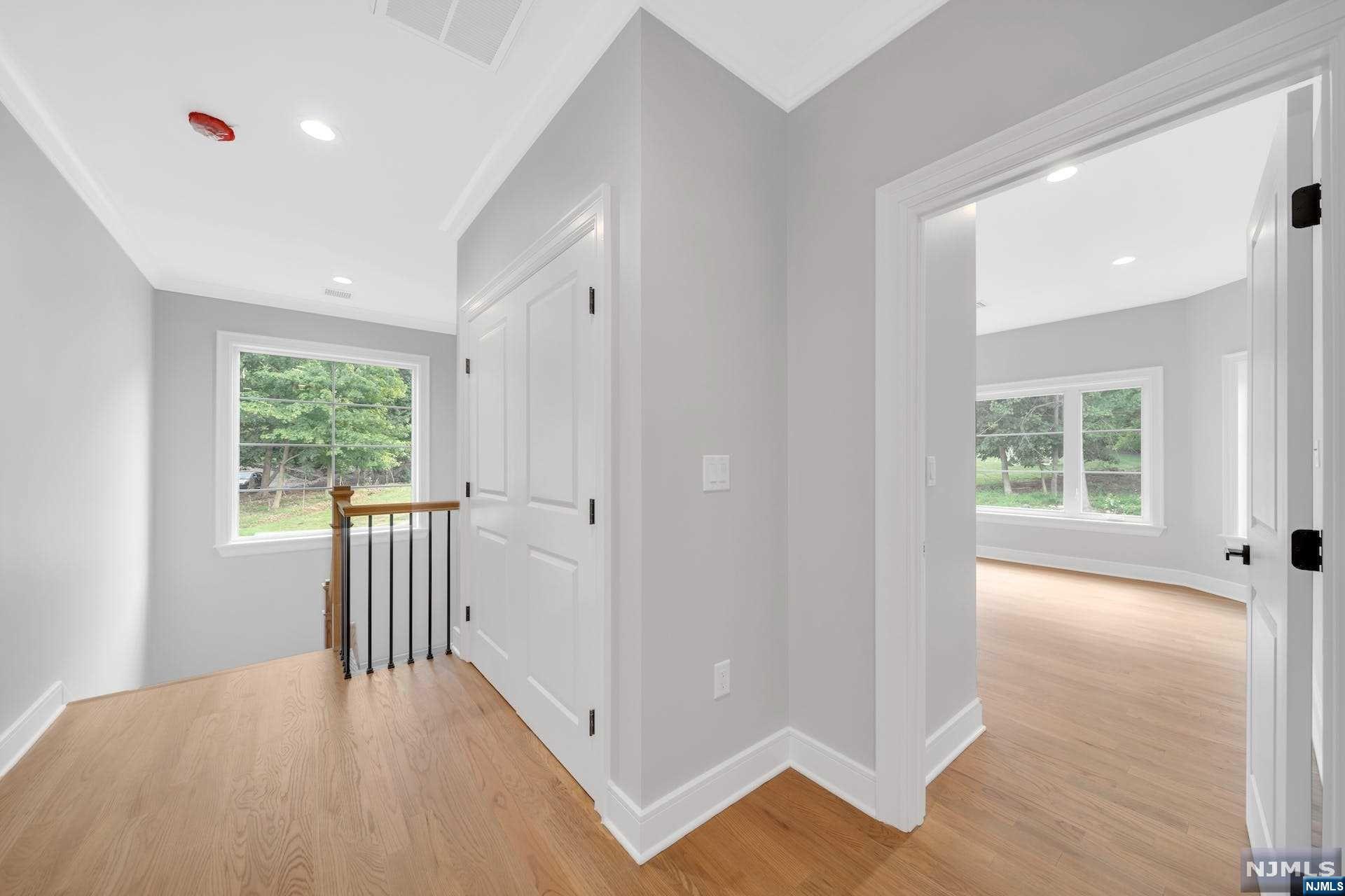 2 Sandstone Court