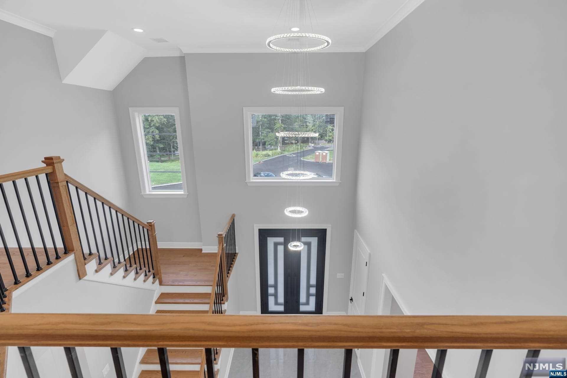 2 Sandstone Court