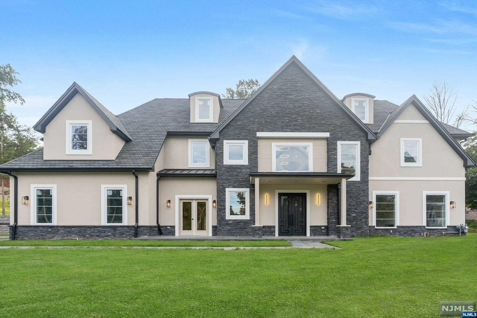 2 Sandstone Court