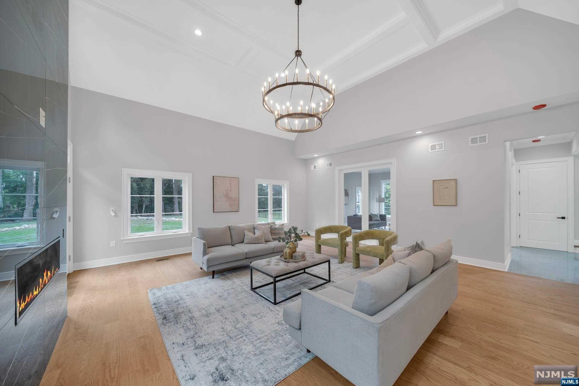 2 Sandstone Court