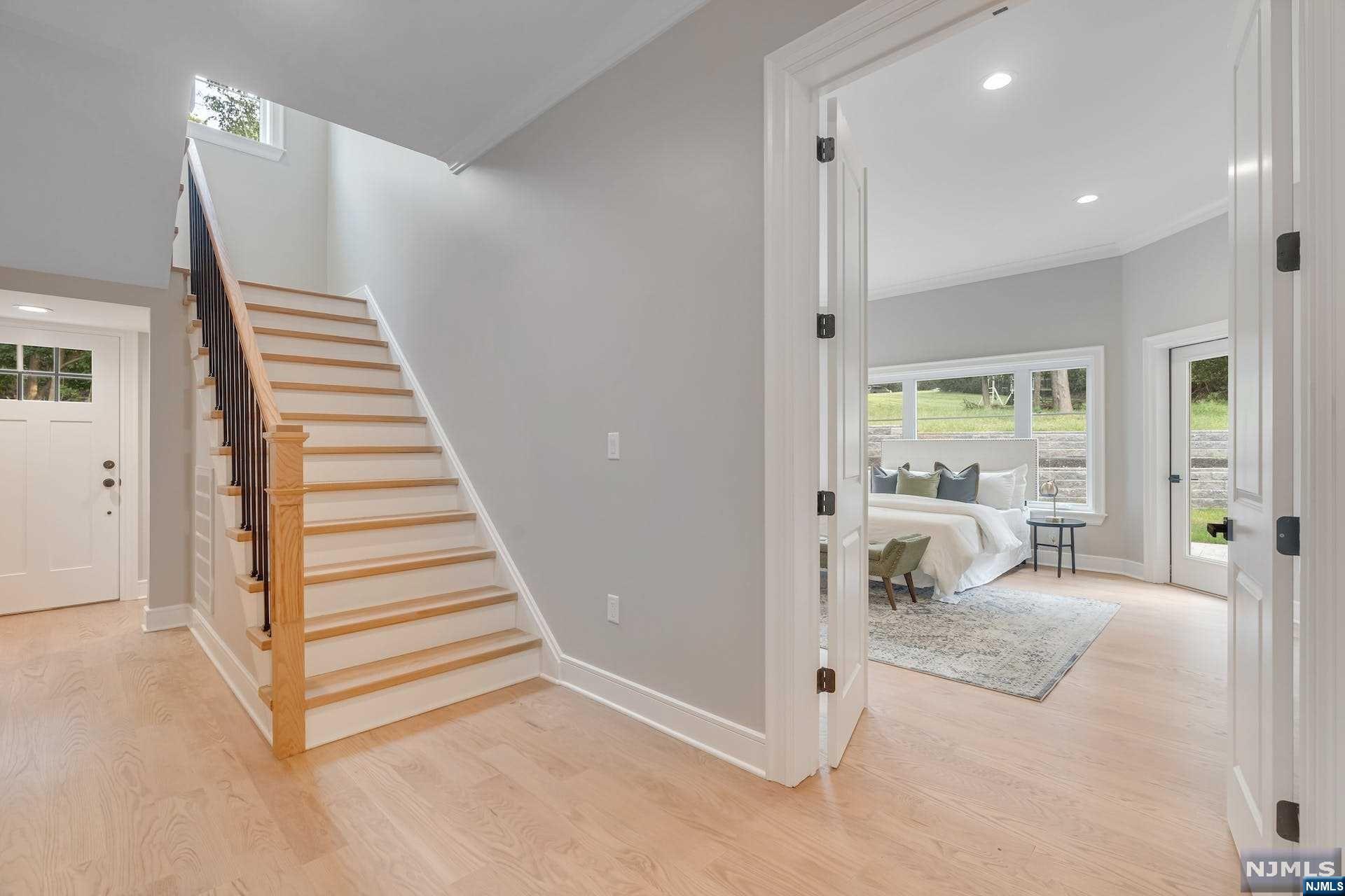2 Sandstone Court