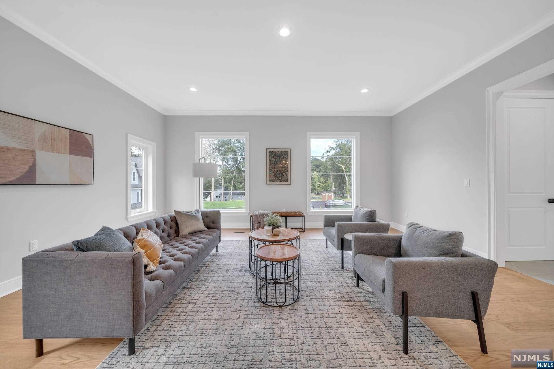 2 Sandstone Court