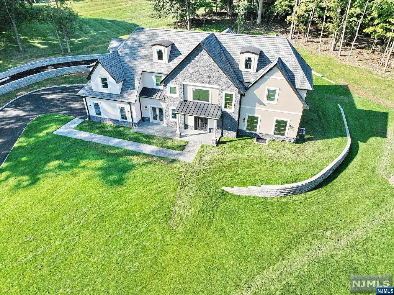2 Sandstone Court