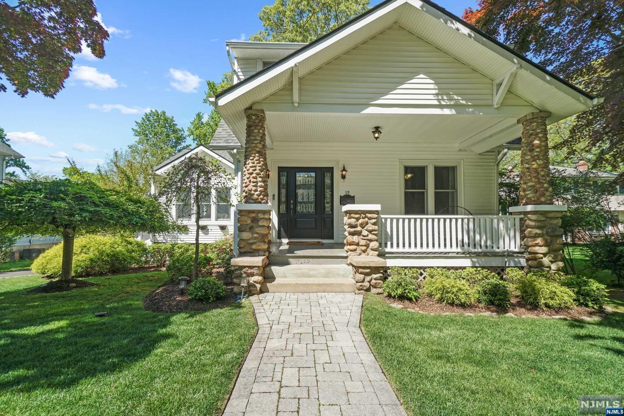15 Oak Street