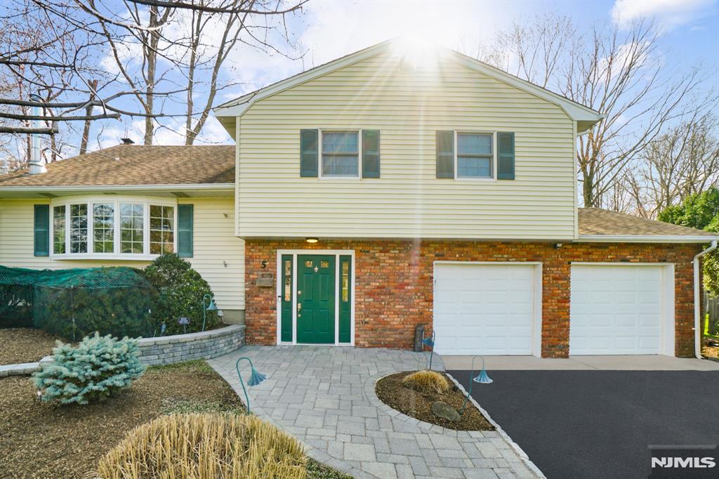 5 Sloping Hill Lane