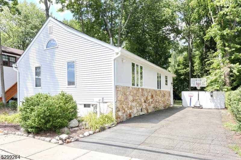 47 Carol St