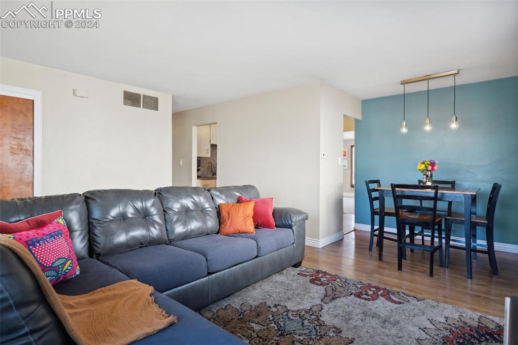 2571 E San Miguel Street