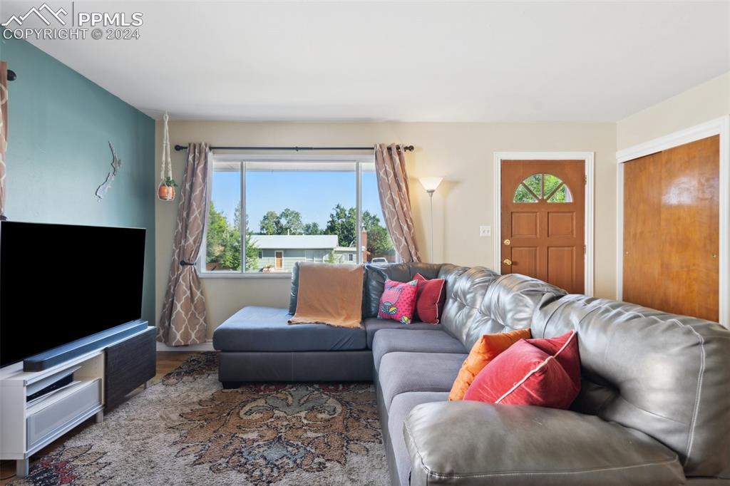 2571 E San Miguel Street