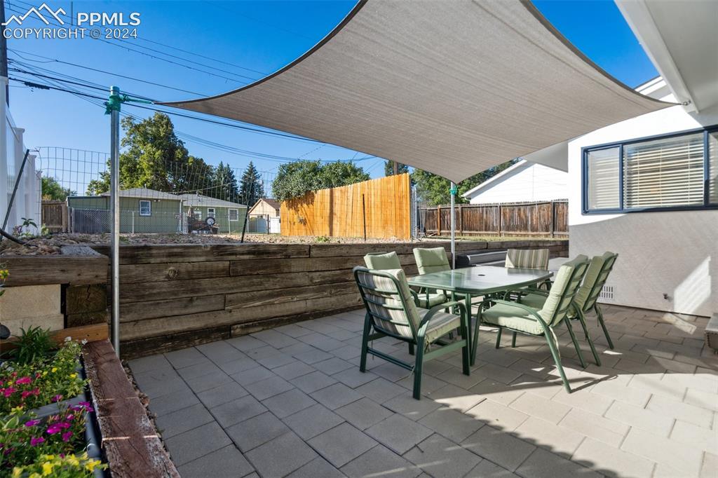 2571 E San Miguel Street