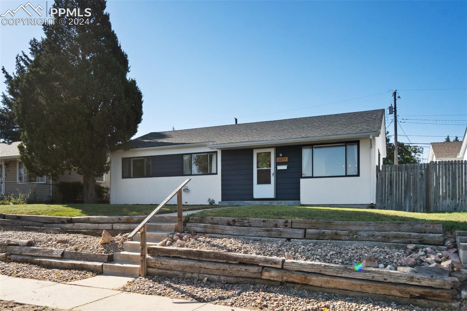 2571 E San Miguel Street