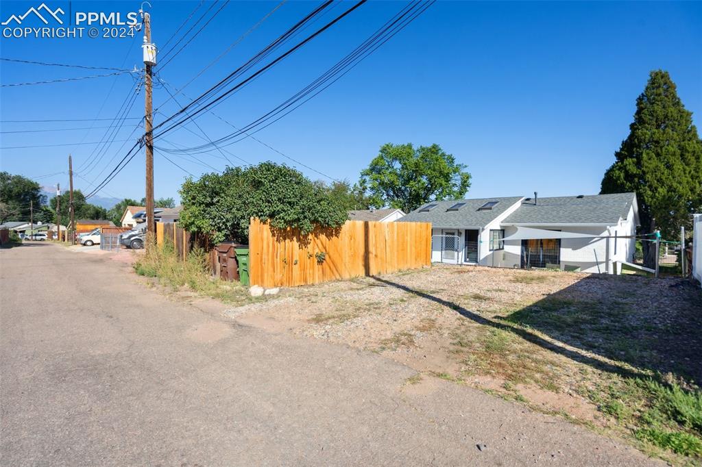2571 E San Miguel Street