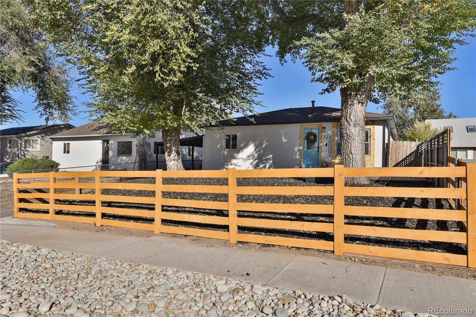 724 E Costilla Street