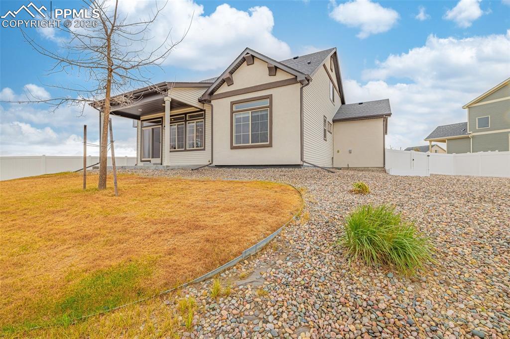 9206 Streamside Trail