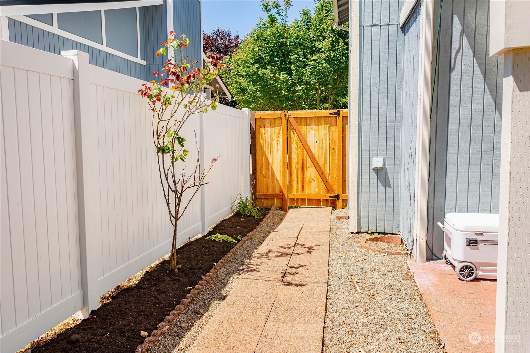 3739 N Bennett Street