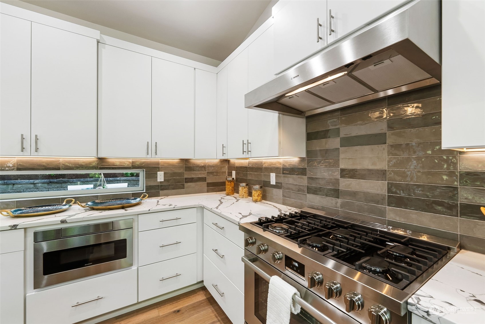 6508 Sunny Bay Road NW