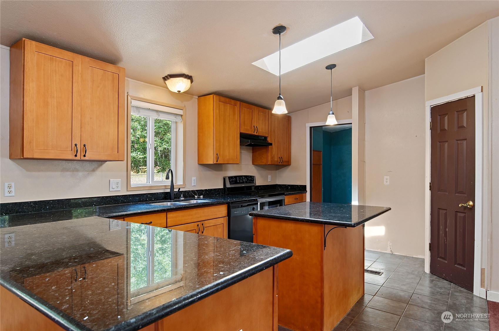 617 Meadowood Drive W