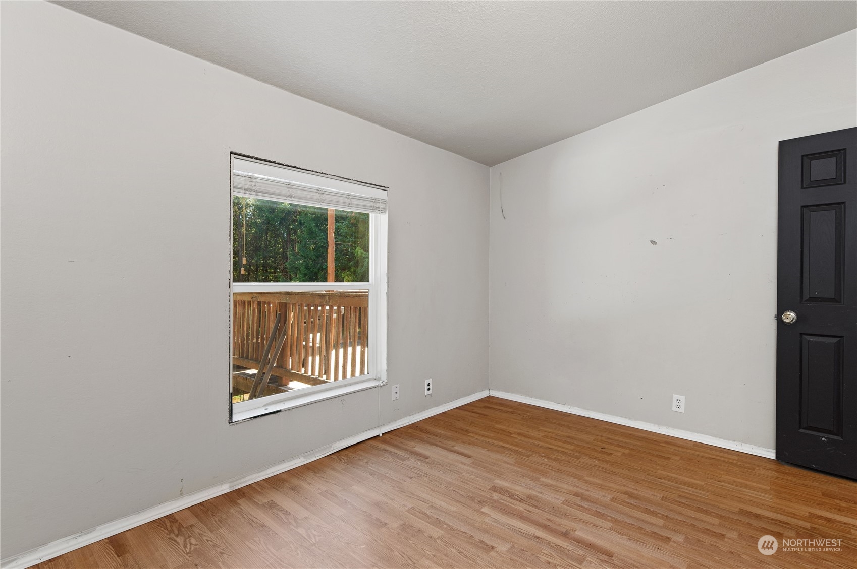 617 Meadowood Drive W