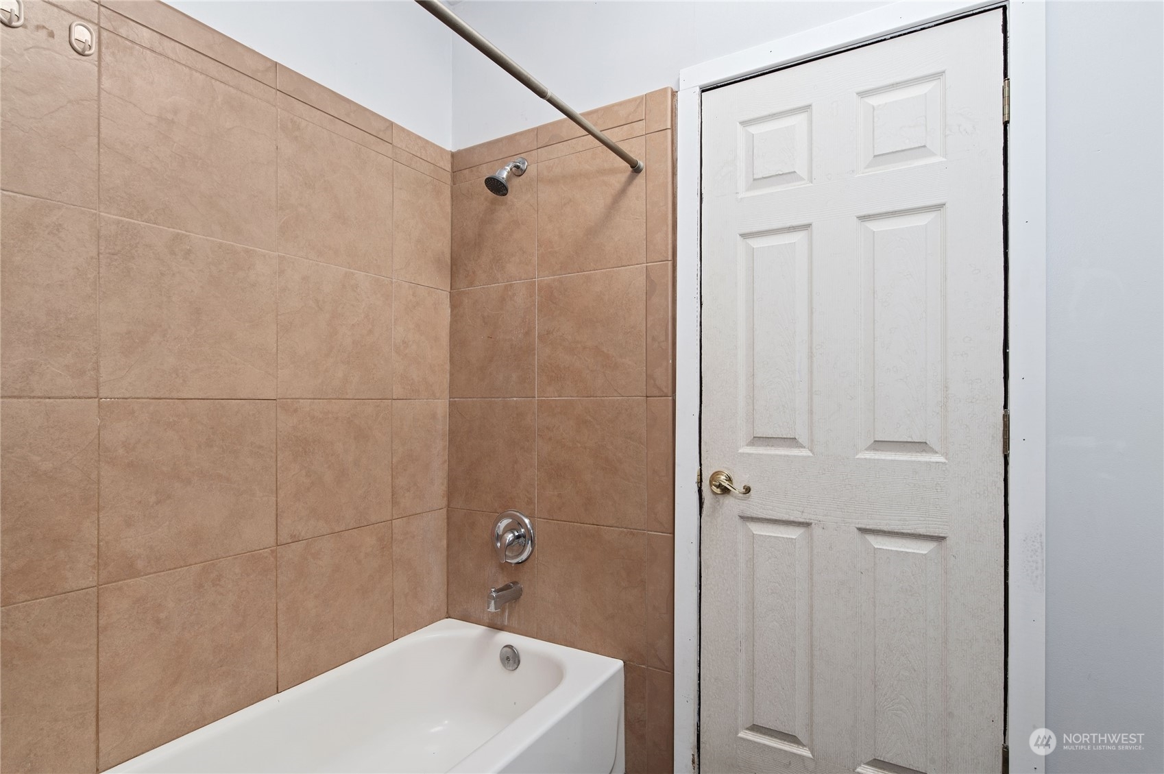 617 Meadowood Drive W