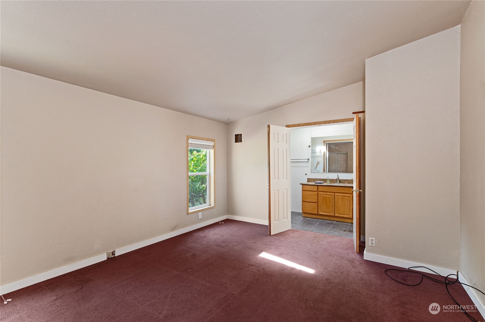 617 Meadowood Drive W