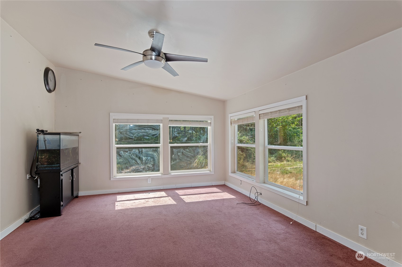 617 Meadowood Drive W