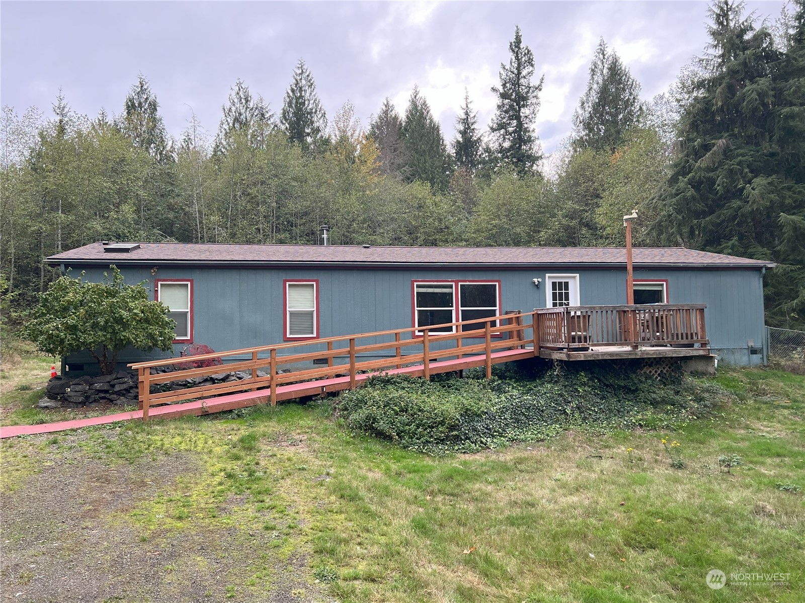 617 Meadowood Drive W