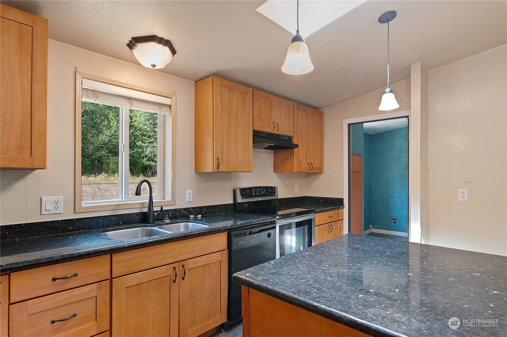 617 Meadowood Drive W