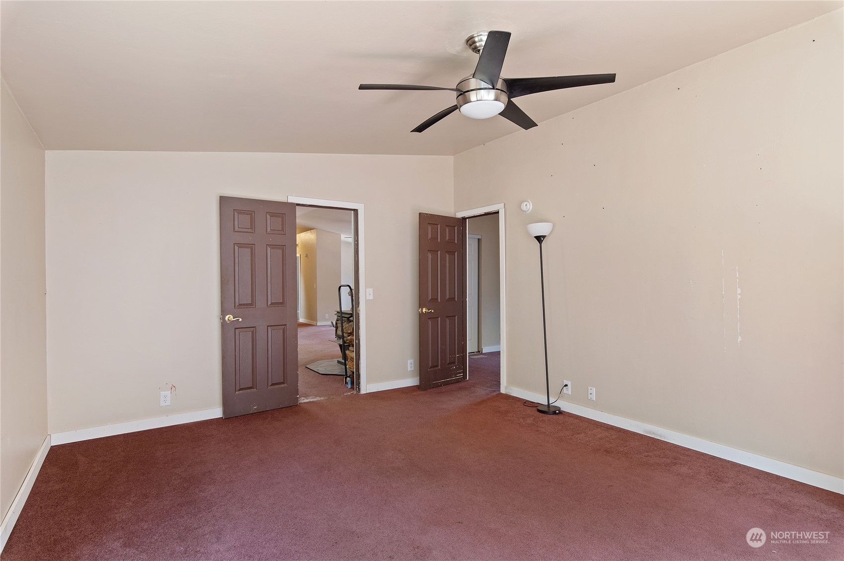 617 Meadowood Drive W