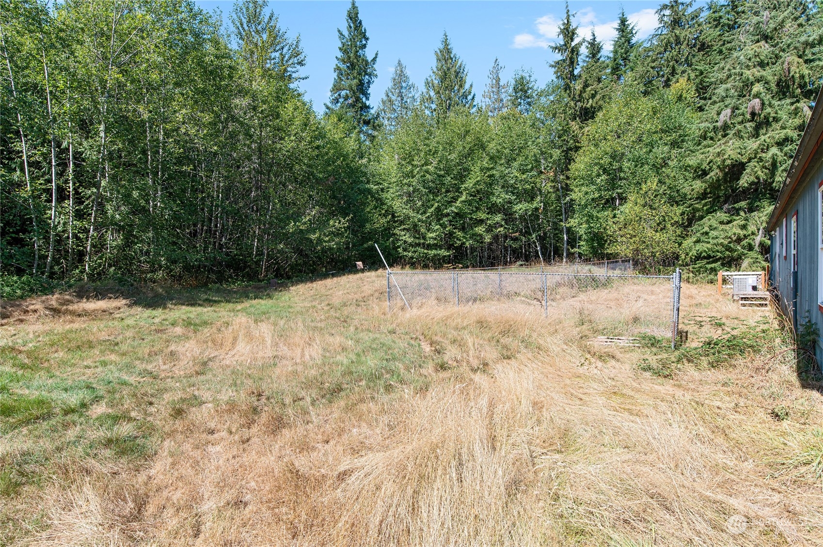 617 Meadowood Drive W