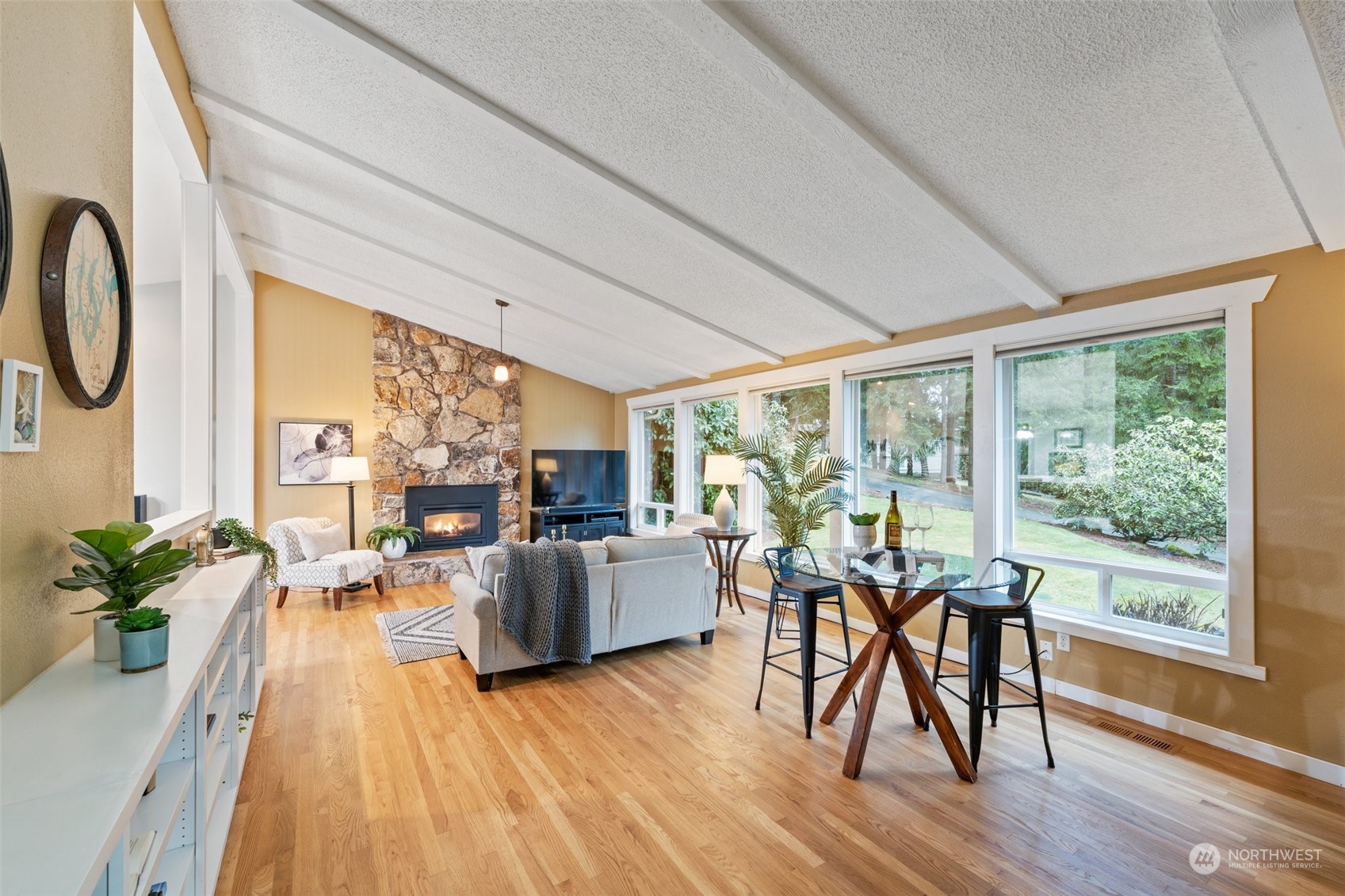 6702 Silver Springs Drive NW