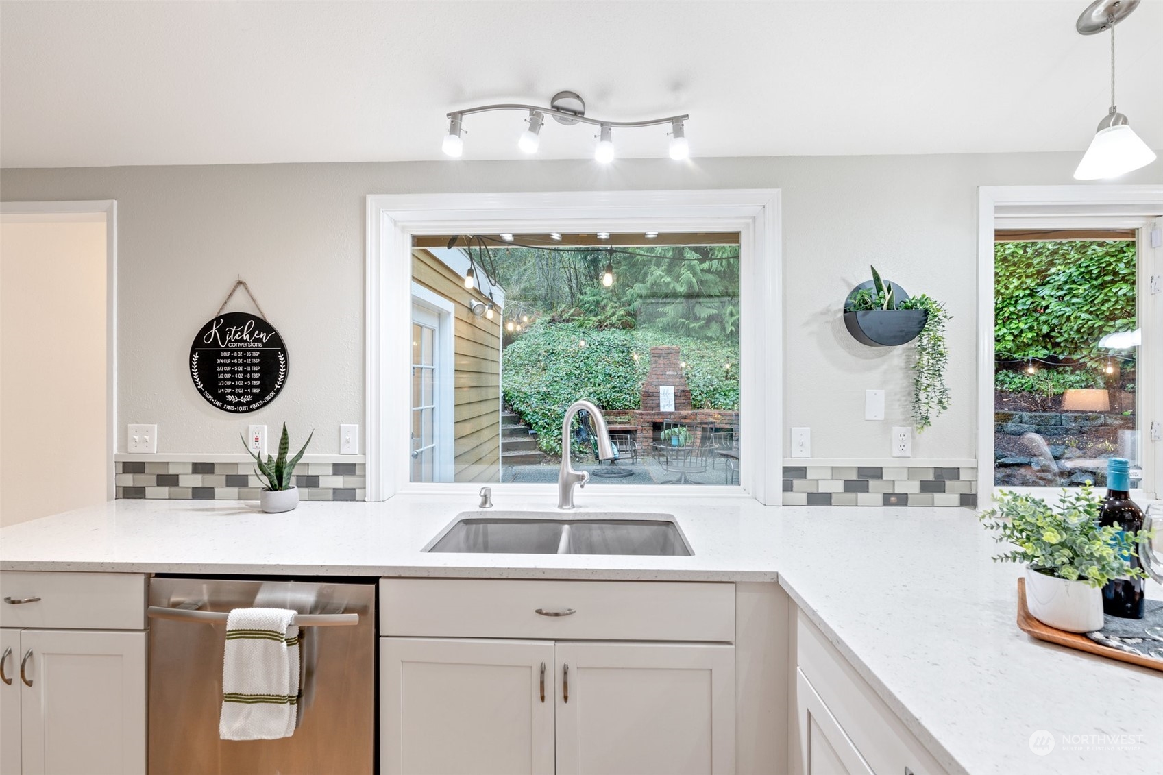 6702 Silver Springs Drive NW