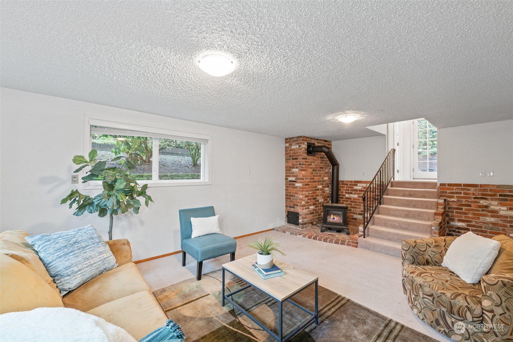 6702 Silver Springs Drive NW